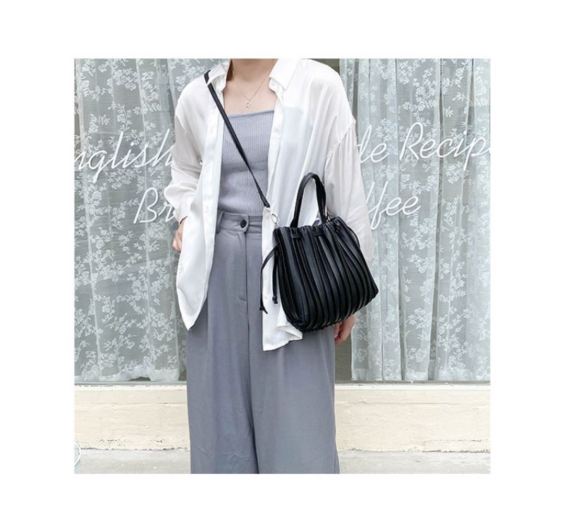 2023 Trend Fashion Kabelka Na Jedno Rameno Diagonal Bag Pu Fold Ins Style Dámská